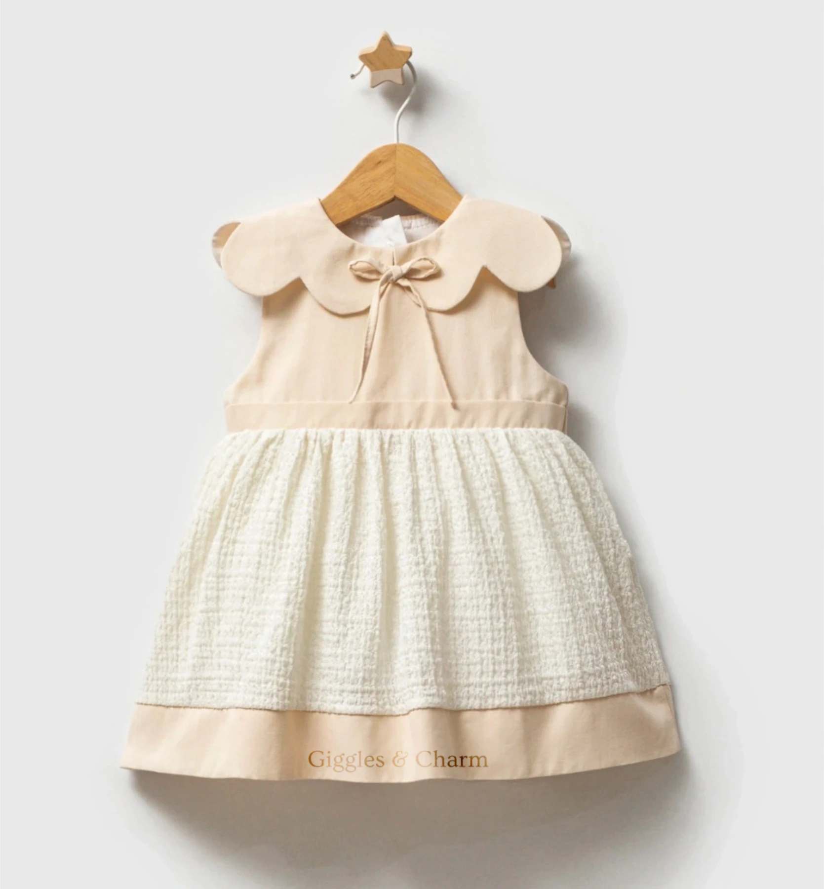 Scallop collar dress