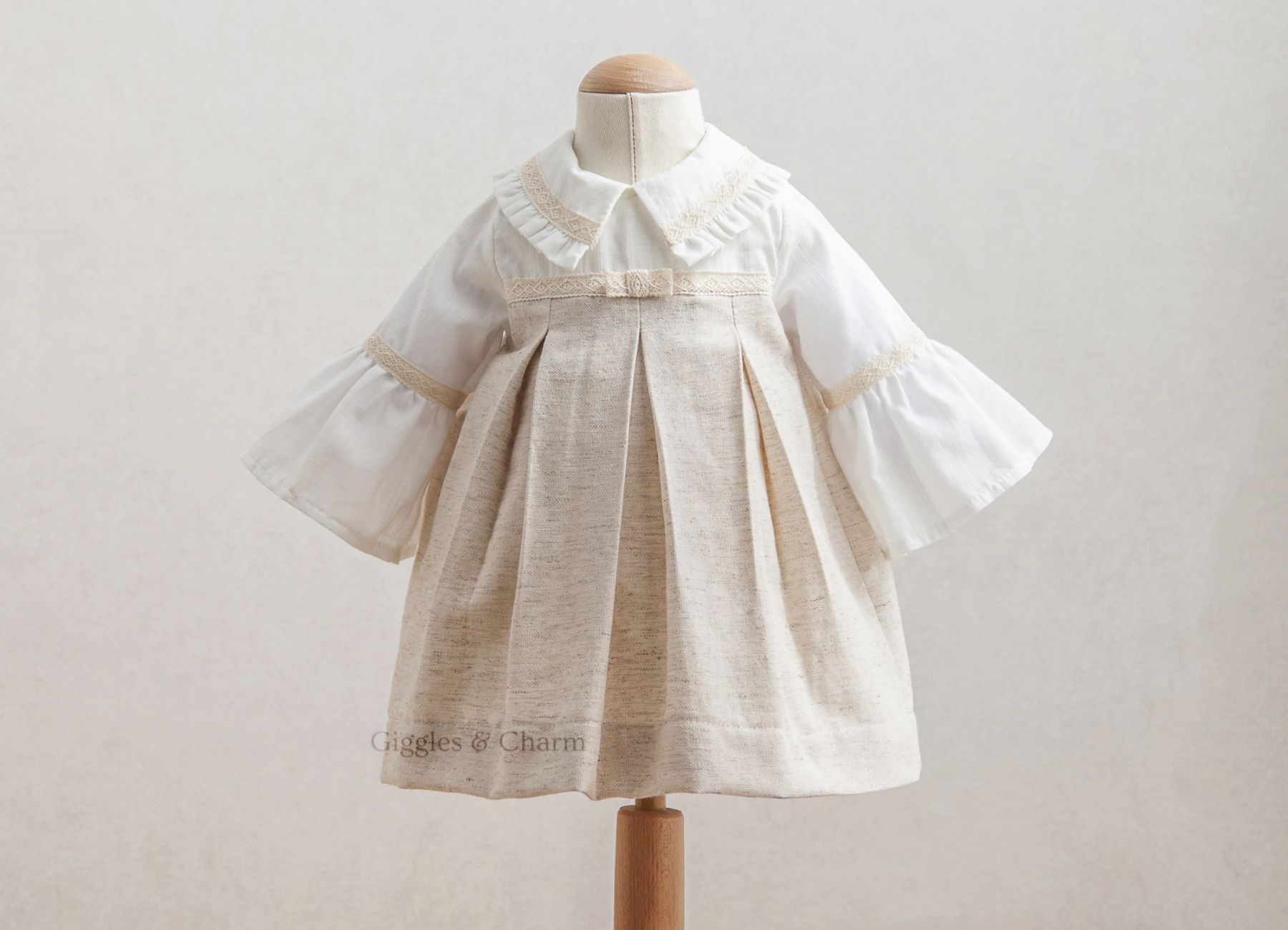 Vintage Bell sleeve dress - Image 3
