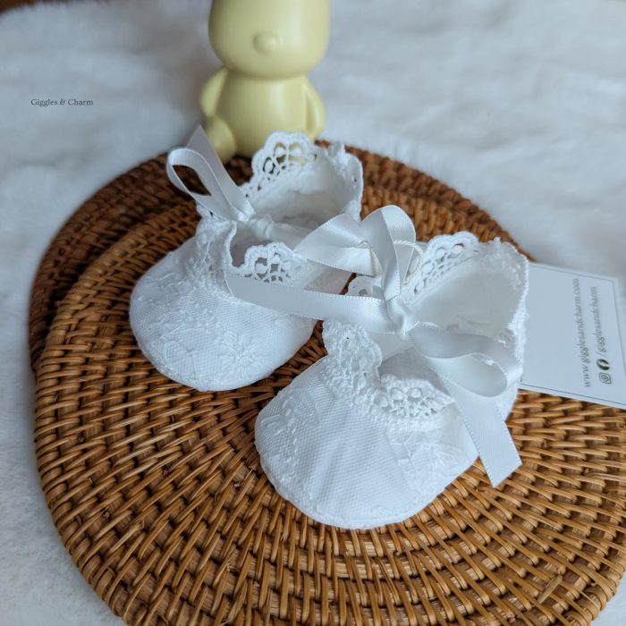 Lace cotton newborn booties