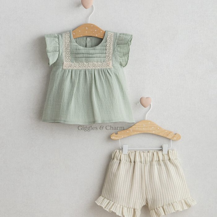 Ruffle sleeve blouse & shorts set